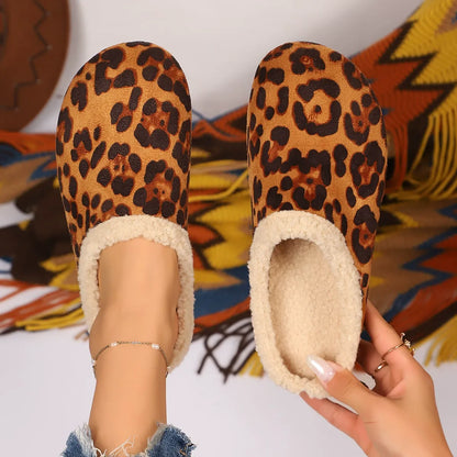 Fleece-lined closed-toe slippers