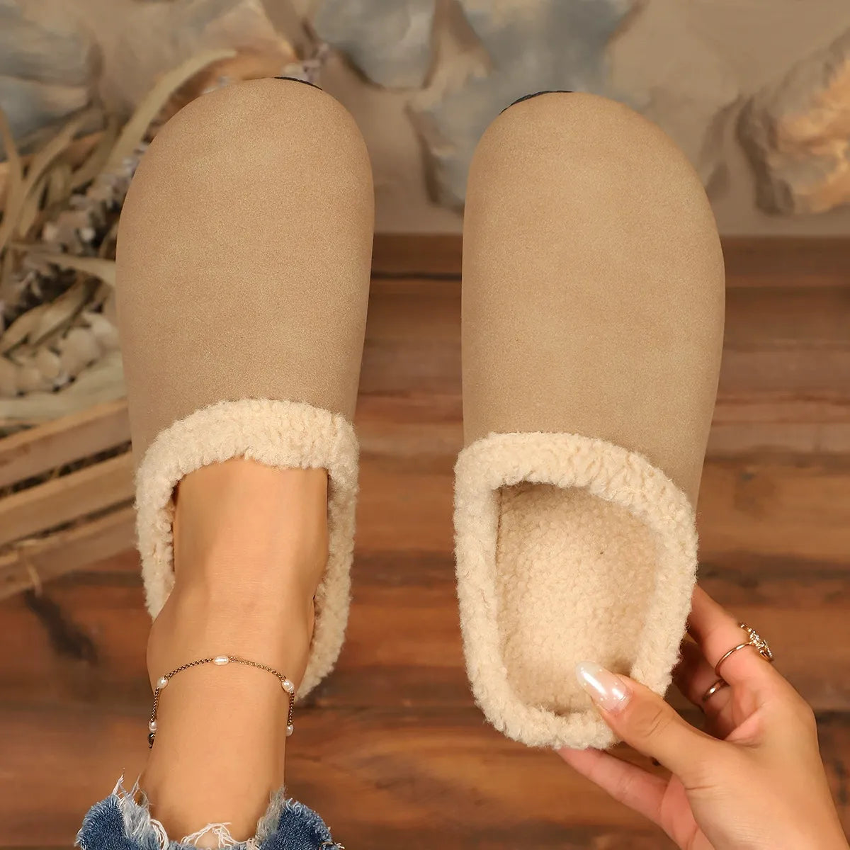 Fleece-lined closed-toe slippers